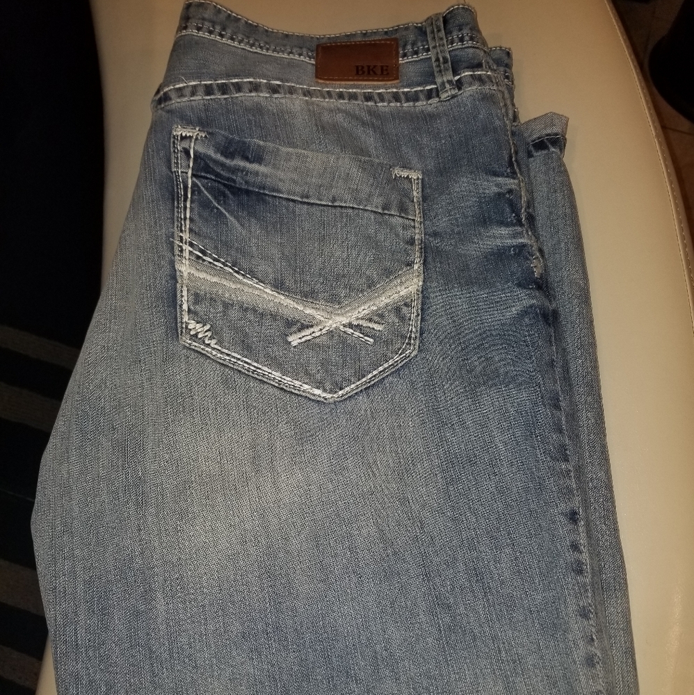 BKE  light blue Jean's w/ white Stitch.  38w 32l